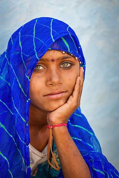 Bhopa meisje uit Rajasthaanse Thar woestijn, India van Mirjam Letsch