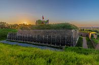 Het Fort Sint Pieter in Maastricht tijdens een zomerse zonsondergang. van Kim Willems thumbnail
