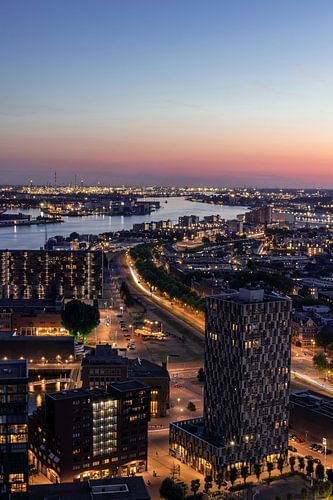 Vue de la ville de Rotterdam au coucher du soleil