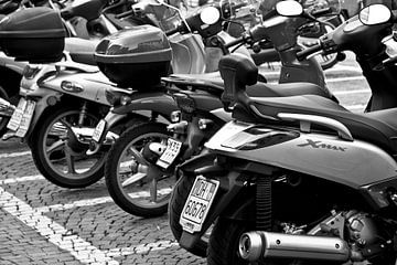 scooters in Verona by Richard Driessen