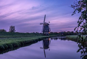 Kinderdijk Windmühle kurz nach Sonnenuntergang von Rick van de Kraats