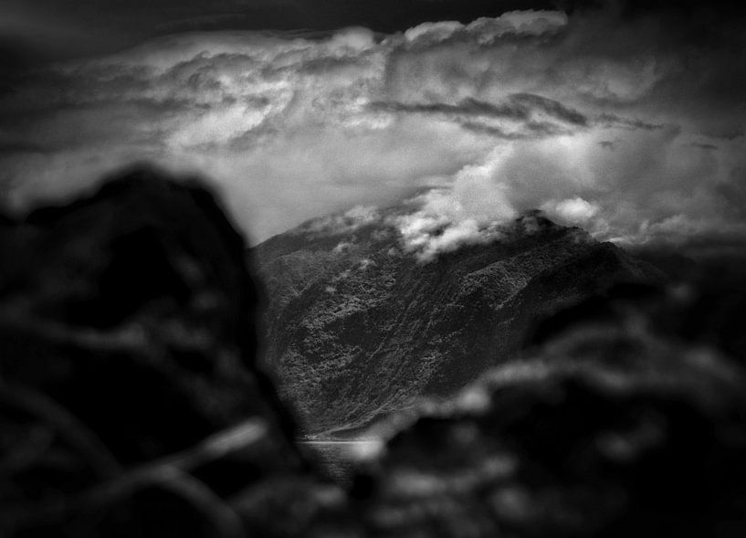 Het mistige berglandschap van Madeira 2 van Maickel Dedeken