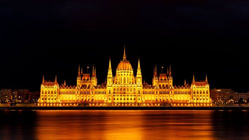 Het Hongaarse parlement in Boedapest aan de Donau