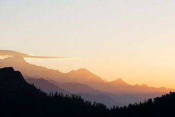 Sonnenaufgang im Annapurna-Gebirge von Elyse Madlener