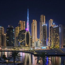 Views of skyscrapers in central Dubai by Leon Okkenburg