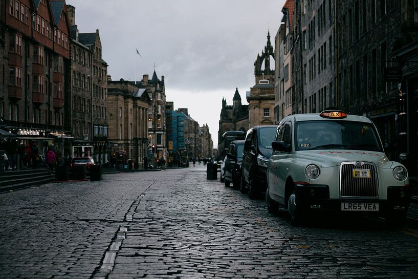 Edinburgh by Hello Pompoyo
