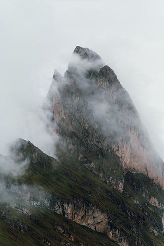 Mysterieuze Bergen: De Mistige Seceda van Dave Adriaanse
