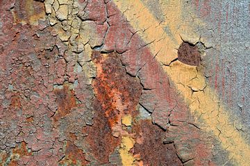 Peeling paint on rusty metal by Heiko Kueverling