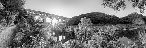 Pont Du Gard black and white