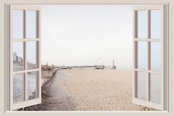 Blick aus dem Fenster auf den Strand und die Seebrücke von Scheveningen von Fotografie Jeronimo
