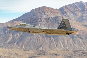Take-off U.S. Air Force Lockheed Martin F-22 Raptor.