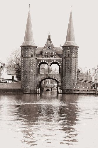 De Waterpoort van Sneek | Friesland | Sepia | fotobehang