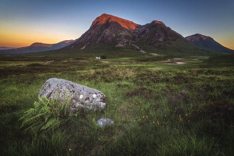 Schottland Glencoe Tal mit Alpenglühen von Jean Claude Castor
