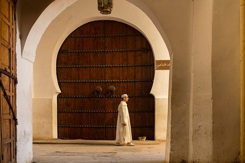 Marokkaner und Katze in Fes