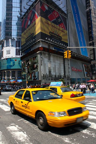 Taxis am Time Square von Menno Heijboer