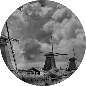 Theme B/W, Mills, Kinderdijk, The Netherlands van Maarten Kost