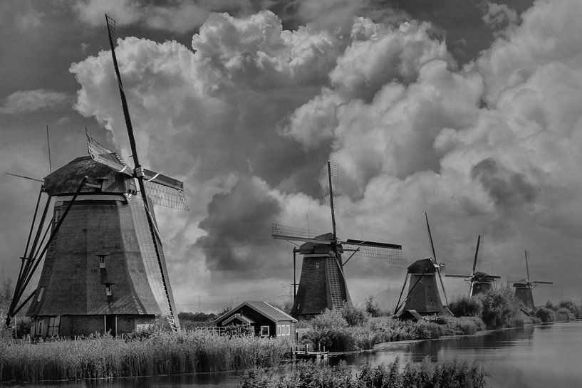 Theme B/W, Mills, Kinderdijk, The Netherlands van Maarten Kost