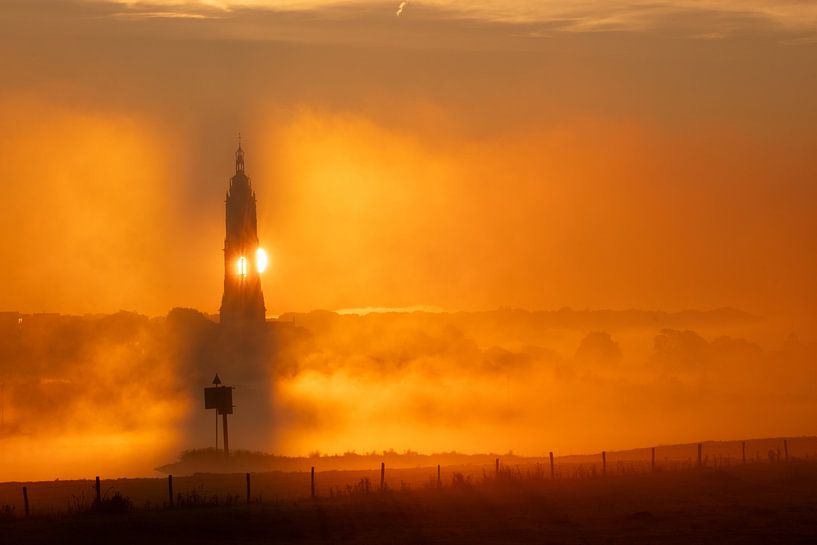 Tour de Cunera Rhenen dans la brume par Moetwil en van Dijk - Fotografie