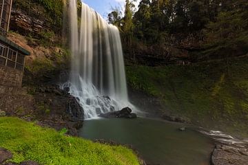 Die Basis des Dambri-Wasserfalls - Vietnam von Thijs van den Broek