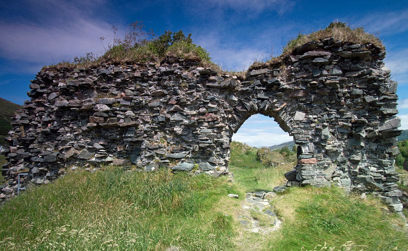Strome Castle is the ruin of a lowland castle on the shore of Loch Carron by Babetts Bildergalerie