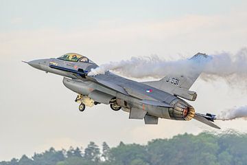 Last F-16 demo plane of the Royal Air Force. by Jaap van den Berg