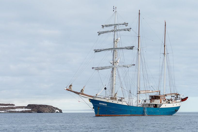 Grand voilier Barquentine Antigua par Menno Schaefer