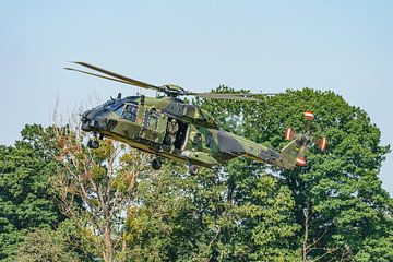 Atterrissage de l'hélicoptère NH-90 de la Luftwaffe. sur Jaap van den Berg