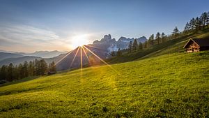 Berglandschaft "Sonnenuntergang auf der Alm" von Coen Weesjes