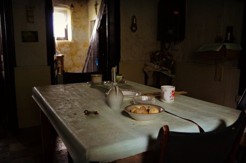 A Table urbex. par vanderwaeren heavenly