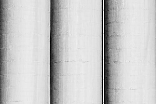 Drie betonnen silo's