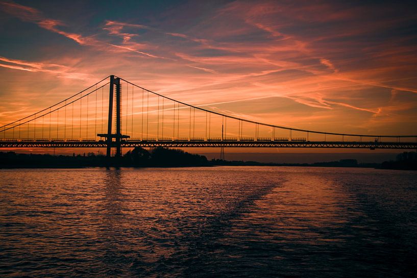 Sailing away from the sunset by Brenda bonte