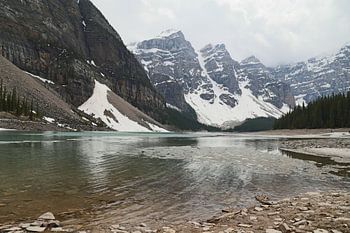 Winters uitzicht op Moraine Lake