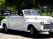 Classic car in Cuba by Ineke Huizing thumbnail