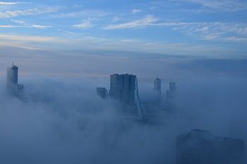 Rotterdamer Ikonen umgeben von Nebel