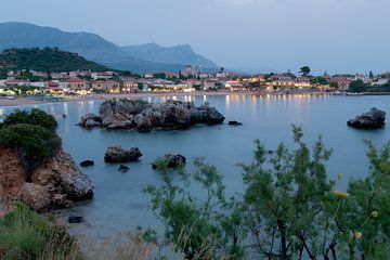 Uitzicht op het Griekse kustdorpje Stoupa