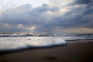Noorzeestrand bij Egmond aan Zee op een stormachtige dag van Dan Photo Shaman