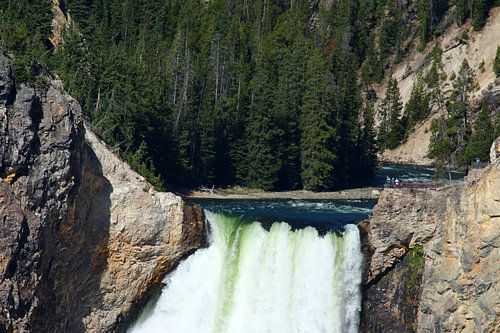 Aan de rand van de Yellowstone Waterval