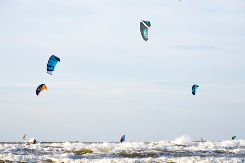 kitesurfers by Liesbeth Vogelzang