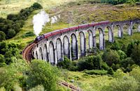Jacobite stoomtrein op Glenfinnan viaduct in Schotland