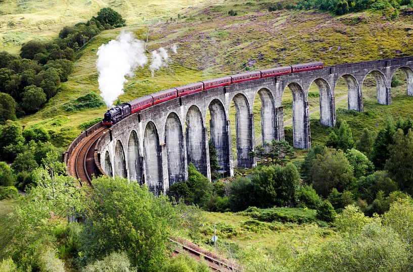 Train à vapeur Jacobite sur le viaduc de Glenfinnan en Écosse par Thomas Boudewijn