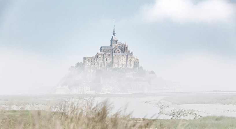 De Mont Saint-Michel Frankrijk kleur van Rob van der Teen