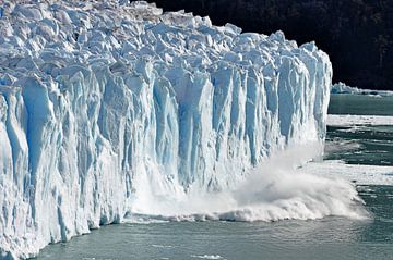 Scherven van ijs in El Calafate van Frank Photos