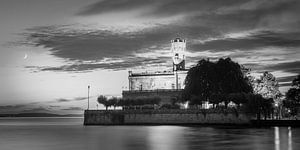 Sonnenuntergang auf Schloss Montfort in schwarz-weiß