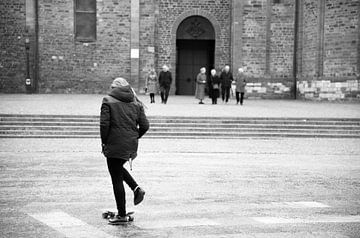 Skateboarder on the Vrijthof by Niels van Dijk