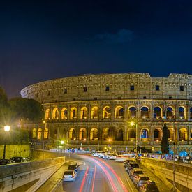 Het Grand Colosseum het grootste amfitheater gebouwd door het Romeinse rijk 's nachts in Rome - Ital van Castro Sanderson