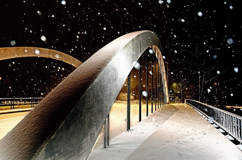 Schellingwouder Brug in de sneeuw van Loek Lobel