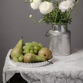 Stilleben mit Blumen und Früchten von Richard Mijnten