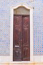 De deuren van Portugal bruin met Portugese tegels nummer 8 van Stefanie de Boer thumbnail