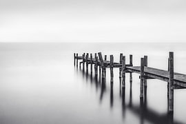 De steiger bij de Ammersee in de mist