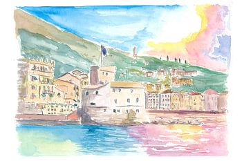 Strandpromenade von Rapallo mit Hafenburg und Sonnenspiegelungen